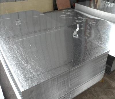 Breedte 1500mm Hete Ondergedompelde Gegalvaniseerde het Zinklaag van het Staalbroodje 40g-275g